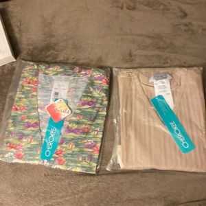 2 Women’s scrub shirts XL